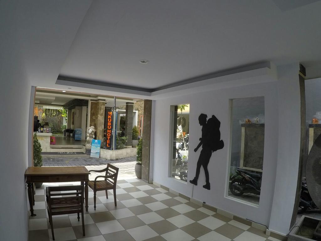 Kuta Beach Hostel Екстер'єр фото