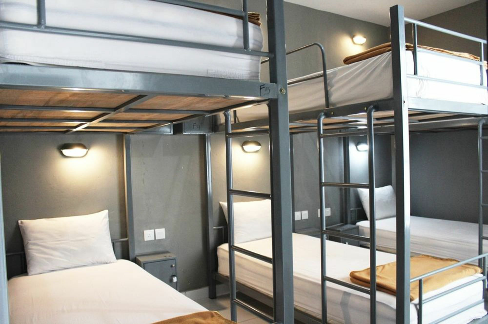 Kuta Beach Hostel Екстер'єр фото