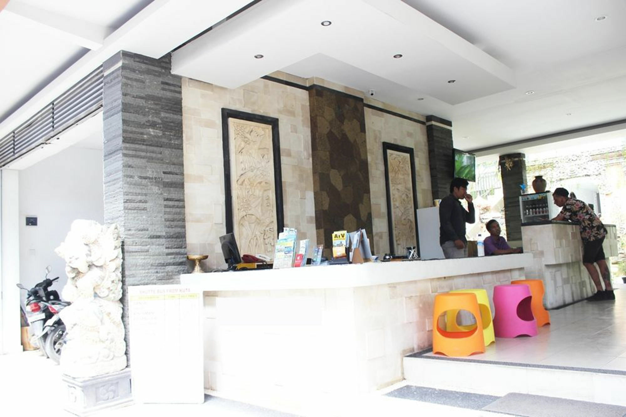 Kuta Beach Hostel Екстер'єр фото