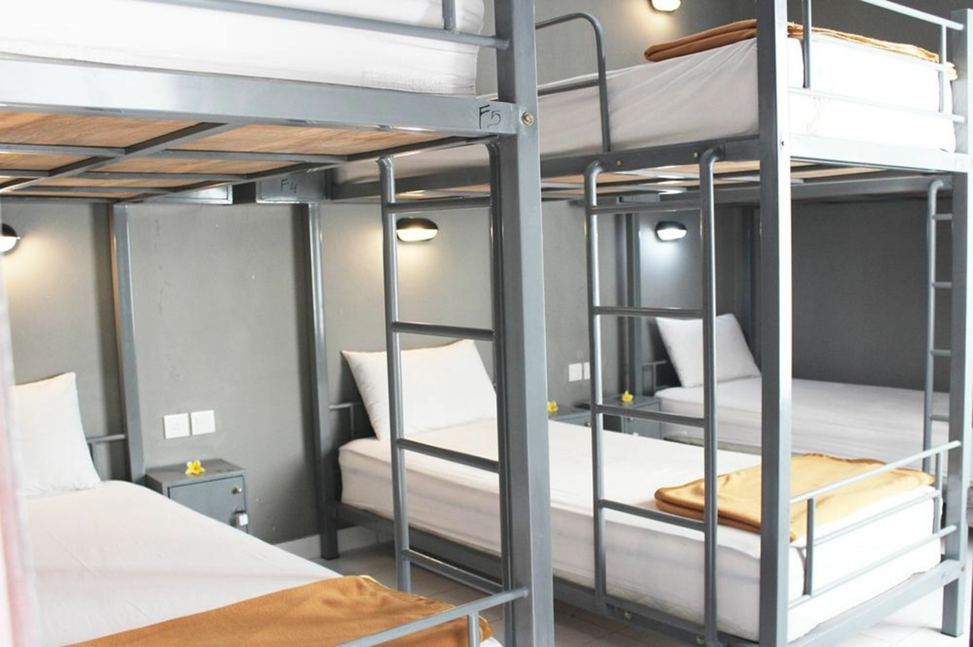 Kuta Beach Hostel Екстер'єр фото