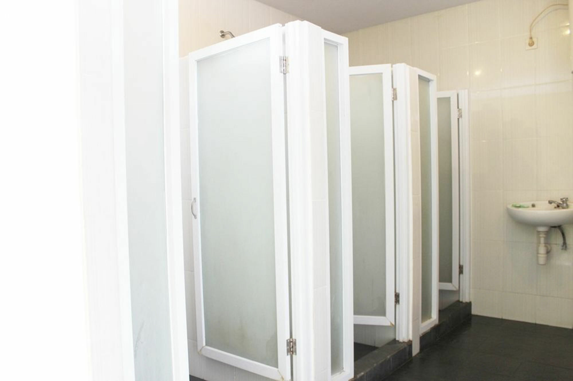 Kuta Beach Hostel Екстер'єр фото