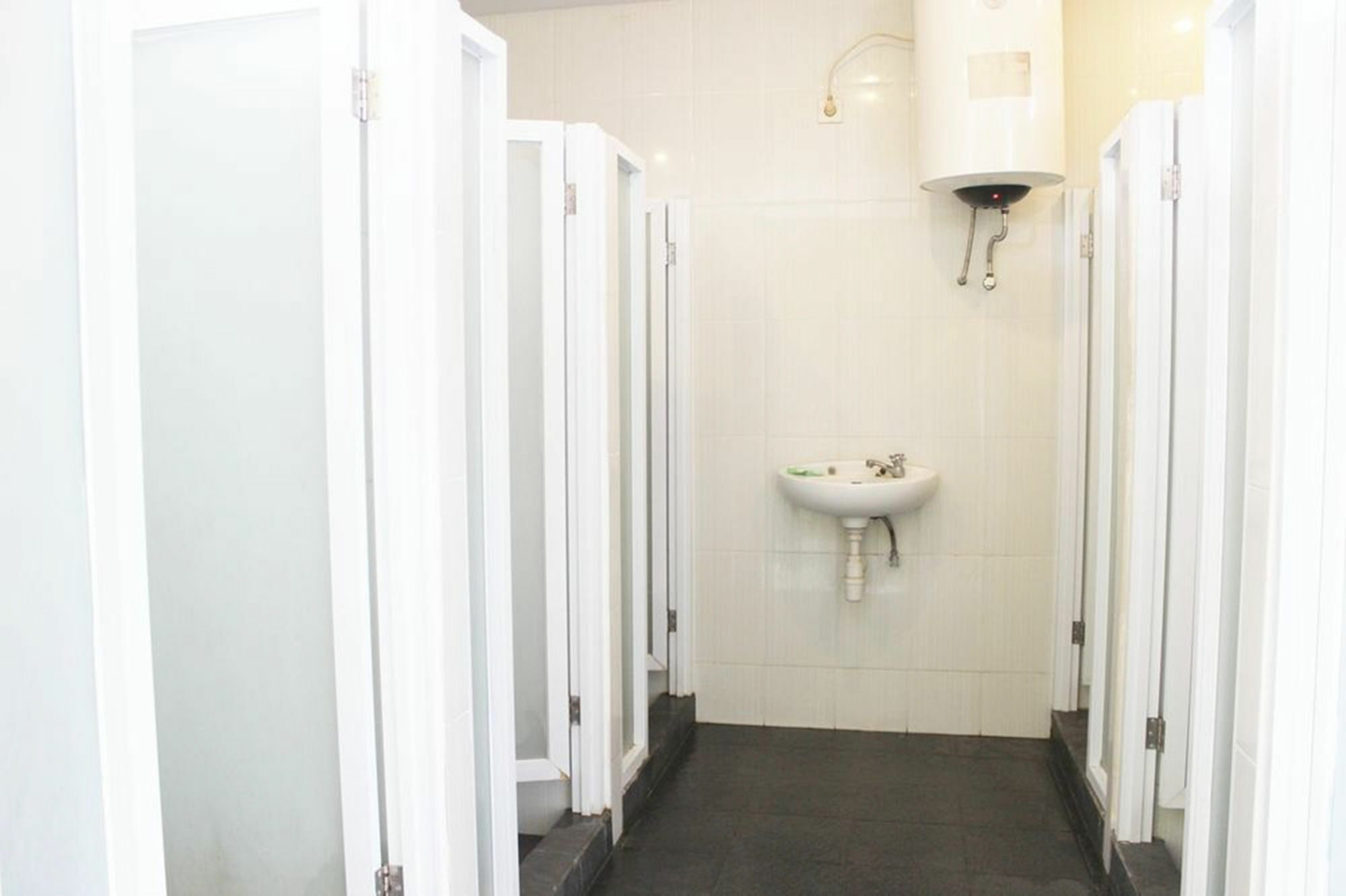 Kuta Beach Hostel Екстер'єр фото