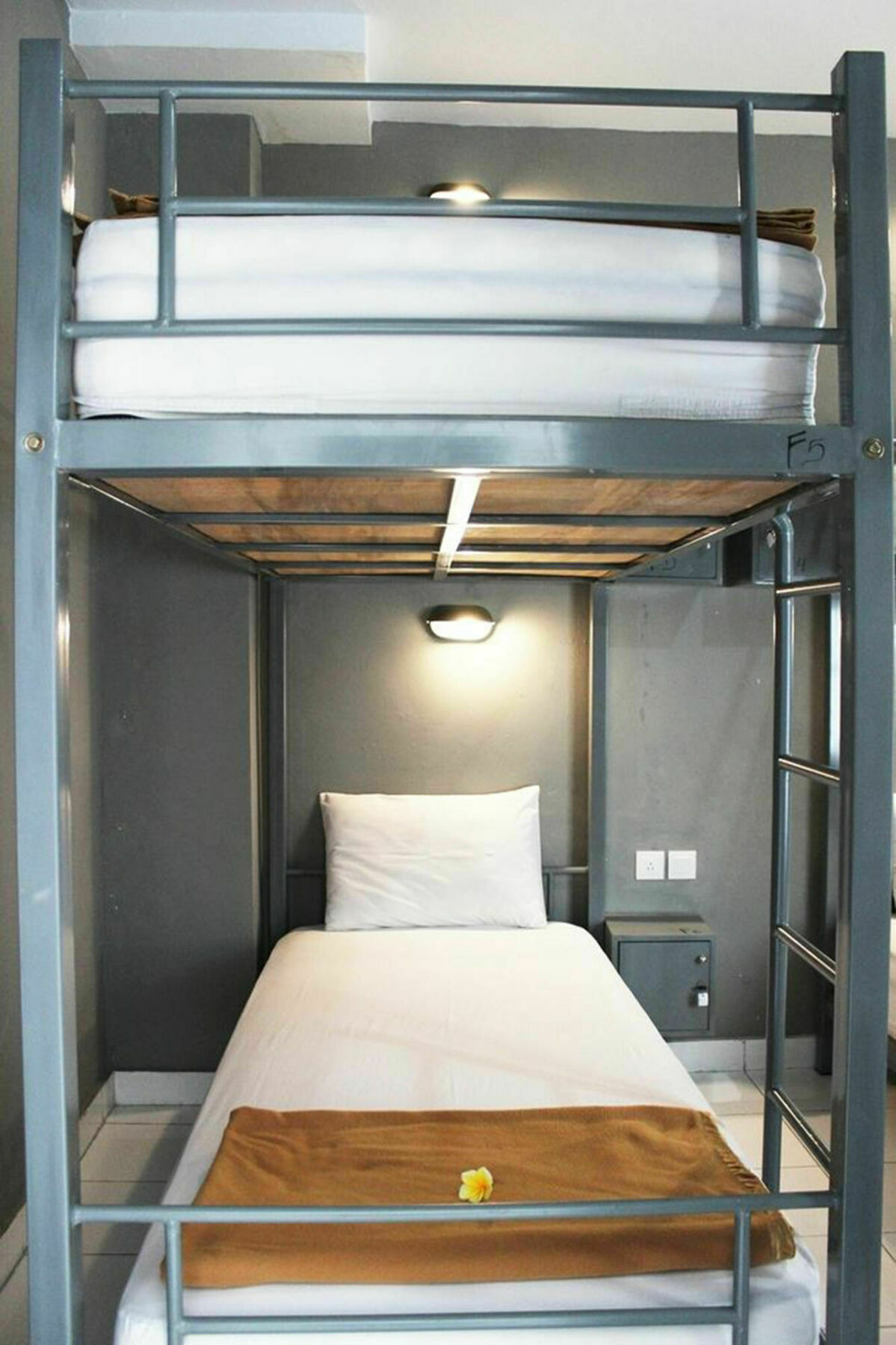 Kuta Beach Hostel Екстер'єр фото